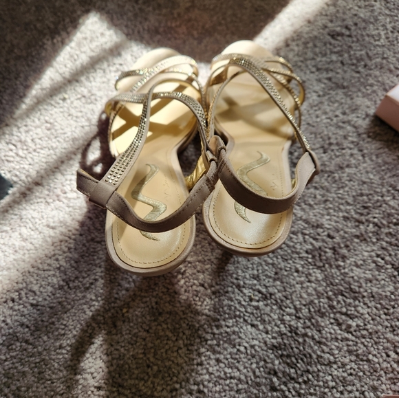 Champagne colored heels by Nina - Picture 4 of 8